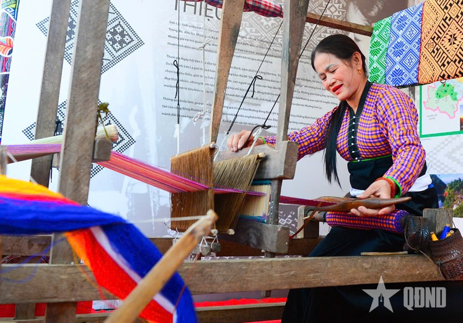 Gìn giữ nghề dệt truyền thống